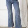 Jean wide leg pata ancha de frente, color celeste nevado con faja moldeadora