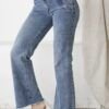 Jean wide leg pata ancha de frente, color celeste nevado con faja moldeadora