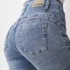 Jean wide leg pata ancha color celeste nevado con faja moldeadora y calce colombiano que realza y levanta la cola