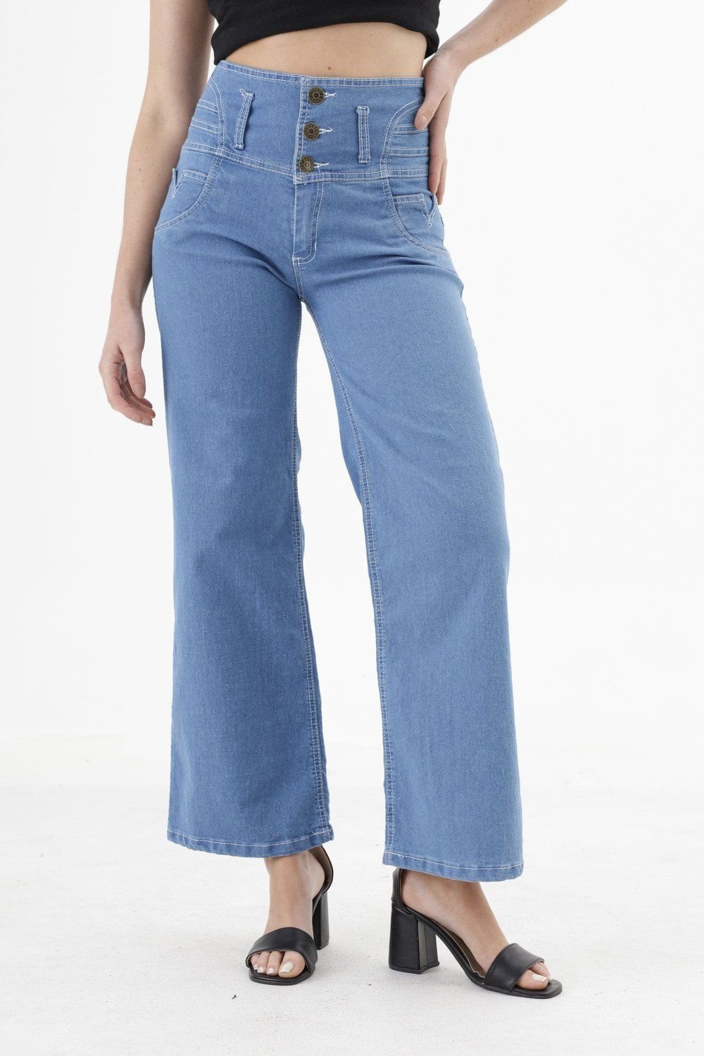 Jean wide leg o pata ancha color celeste, parte delantera, con faja moldeadora y calce colombiano que realza la silueta