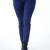 Jean clásico chupín azul oscuro para mujer con calce ajustado, ideal para destacar la figura con estilo moderno y urbano.
