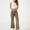 Pantalón gabardina wide leg verde oliva para mujer con tiro alto, corte recto amplio y calce relajado